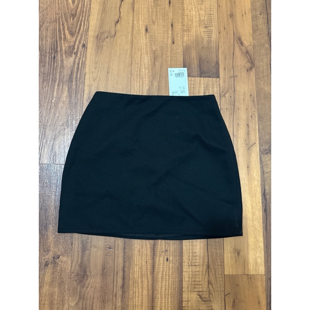 H&M Black Mini Skirt